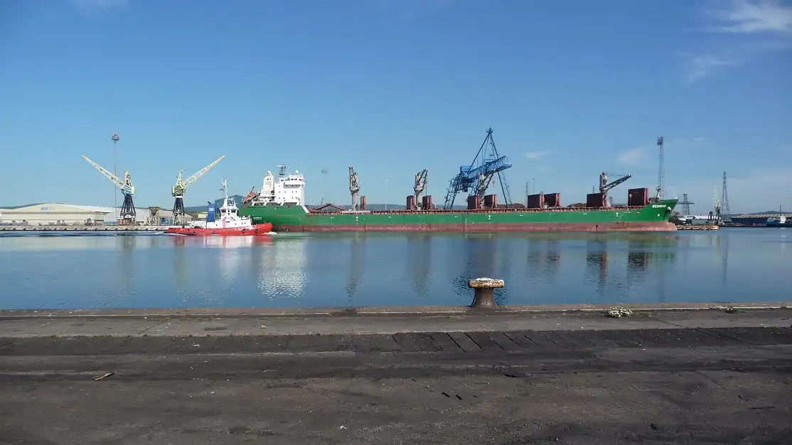 ABP Port Area Area portuale di ABP nei porti Galles del Sud, dove i giunti per cavi LoviSil® contribuiscono a garantire una rete di media tensione affidabile.