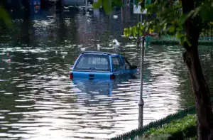 Hoog water straat Nederland Hoog water straat Nederland