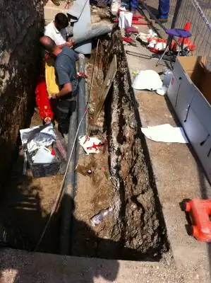 Montage van overgangsmof in Venetië als betrouwbare oplossing voor middenspanningsverbindingen in gebieden met wateroverlast en hoog grondwaterpeil